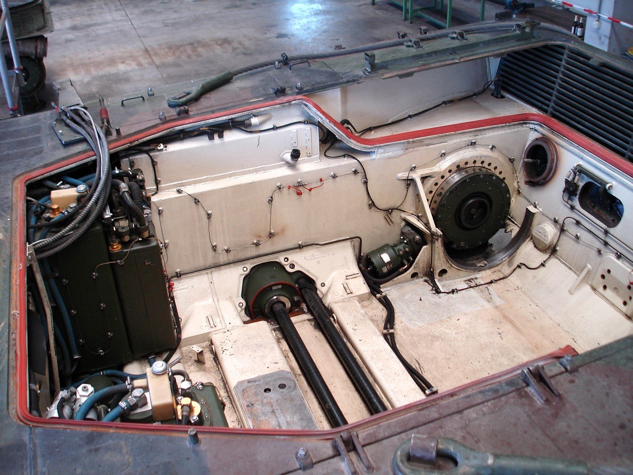 Leopard 2A5 engine/powerpack bay, 31 August 2008. useful technical image for powerpack and hull-layout discussion.