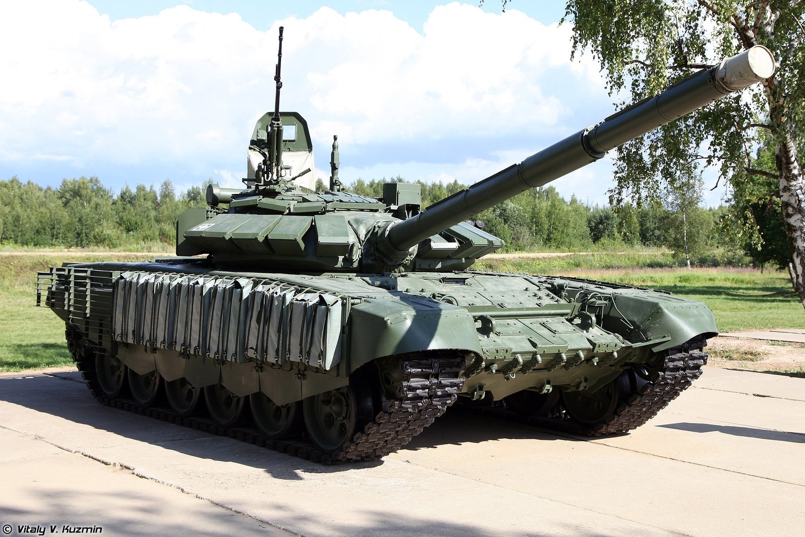 T-72B3 mod. 2016 walkaround image from Tank Biathlon 2017 static display, Alabino, Russia, 5 August 2017.
