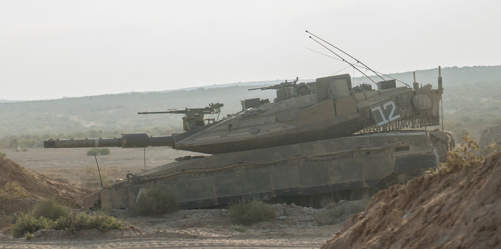 Merkava Mk 4M with Trophy APS in a training context. good turret-side profile but cropped from a larger image.