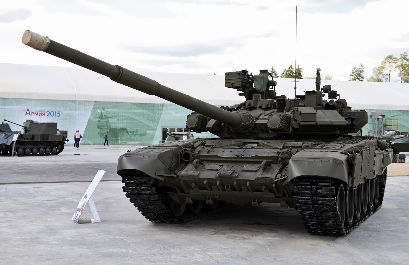 Russian T-90A MBT photographed on 30 December 2015. Source/. exhibition/park setting; Shows T-90A turret and ERA layout, not a combat-service photograph.
