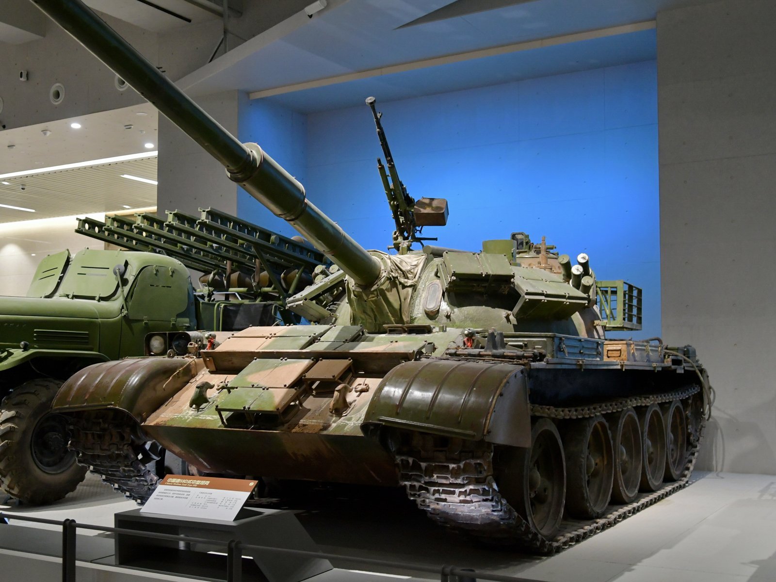 Type 59D, front-right view with ERA and late modernization features, preserved at the Military Museum of the Chinese People’s Revolution. Vehicle / variant identification: Type 59D. 19 February 2018, 16:45:28. Military Museum of the Chinese People’s Revolution, Beijing, China. museum-preserved vehicle; license requires attribution and share-alike for derivative use as applicable.